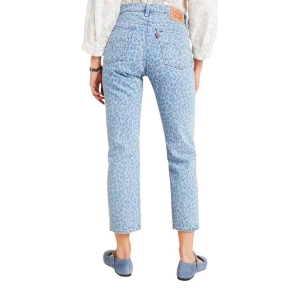 Levi's Women's Light Blue Leopard Print Cropped Jeans